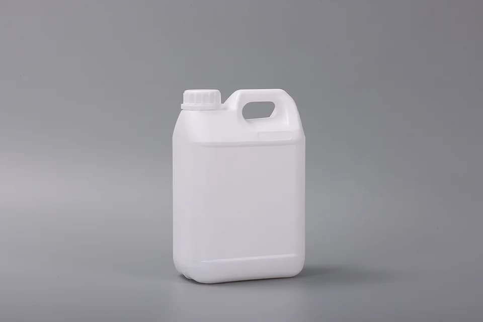 2 L HDPE Jerrycan, model 2L-06